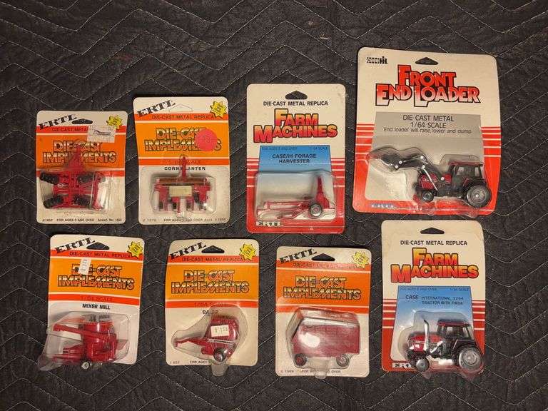 (8) 1/64 Case International Livestock Operation Toy Group Ertl image
