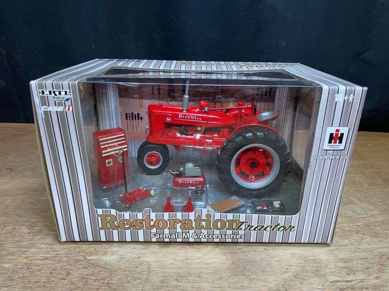 1/16 Farmall M Restoration set NIB Ertl image