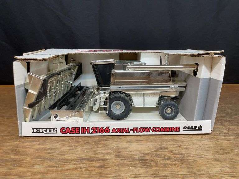 1/32 Case-IH 2166 Combine Chrome NIB Ertl image