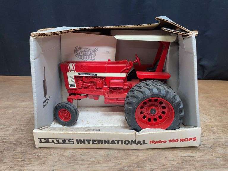 1/16 IH Hydro 100 NIB Ertl image