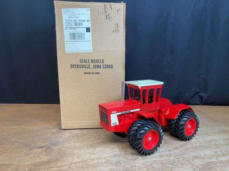 1/16 IH 4366 1999 Collector NIB SM image