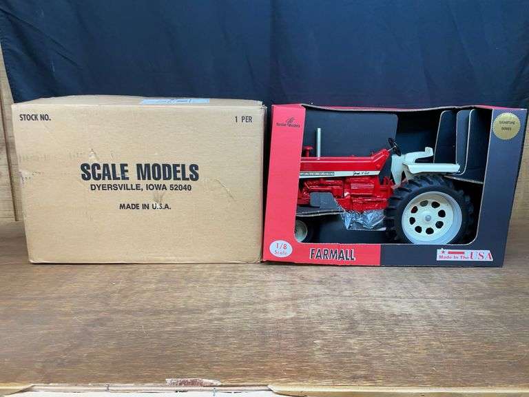 1/8 Farmall 1206 NIB SM image