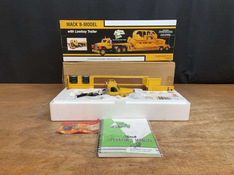 1/25 Mack B-Model Lowby NIB 1st Gear image