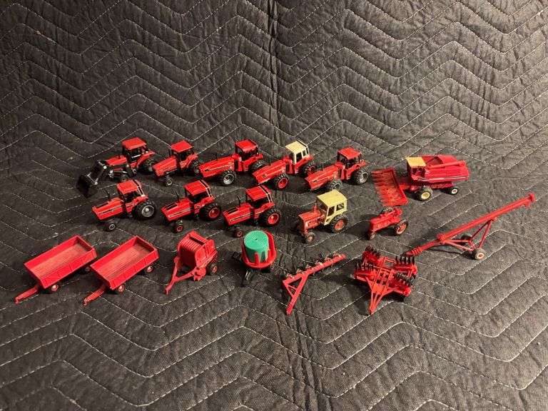 (18) 1/64 International Harvester Farm Equipment image