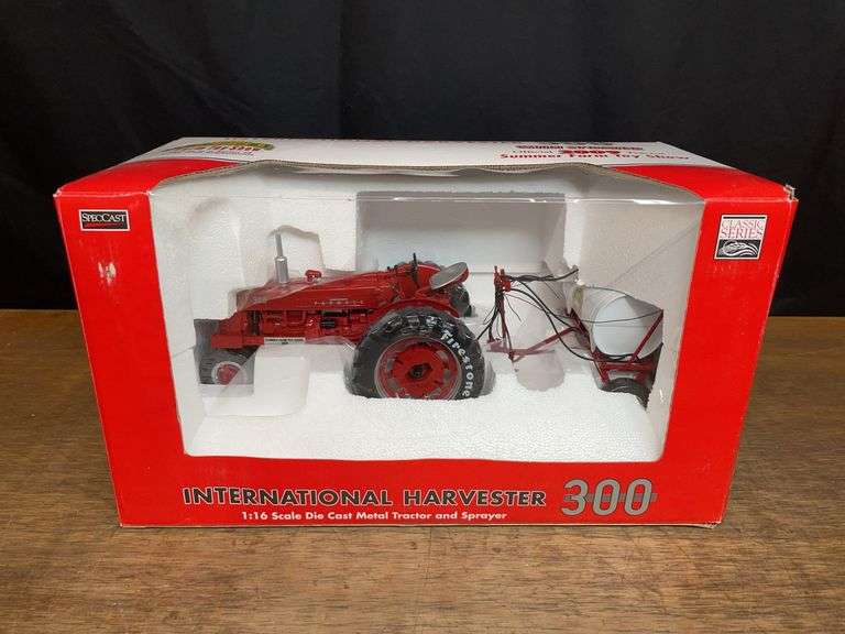 1/16 Farmall 300 w/Sprayer 2009 SFTS NIB SC image