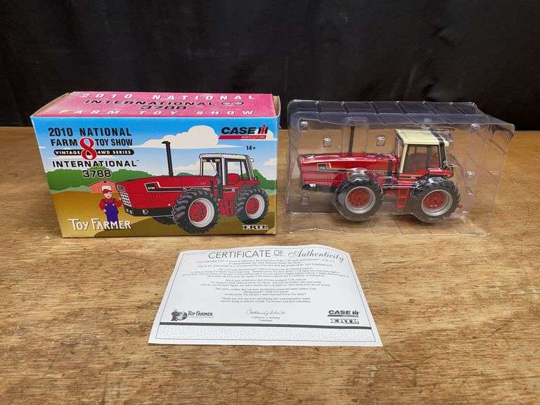 1/32 IH 3788 2010 NFTS NIB Ertl image