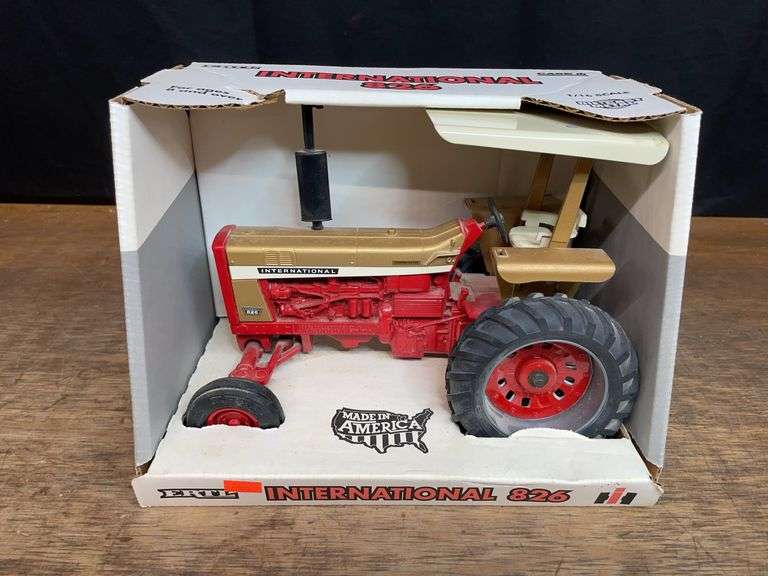 1/16 IH 826 Gold Demonstrator NIB Ertl image