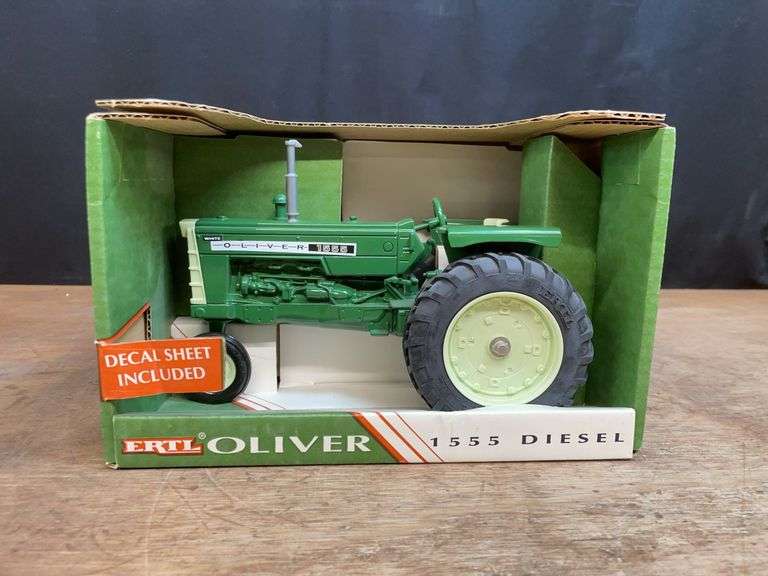 1/16 Oliver 1555 NIB Ertl image