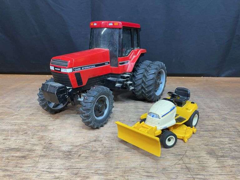 (2) 1/16 Case-IH 7150 + Cub Cadet L&G Ertl image