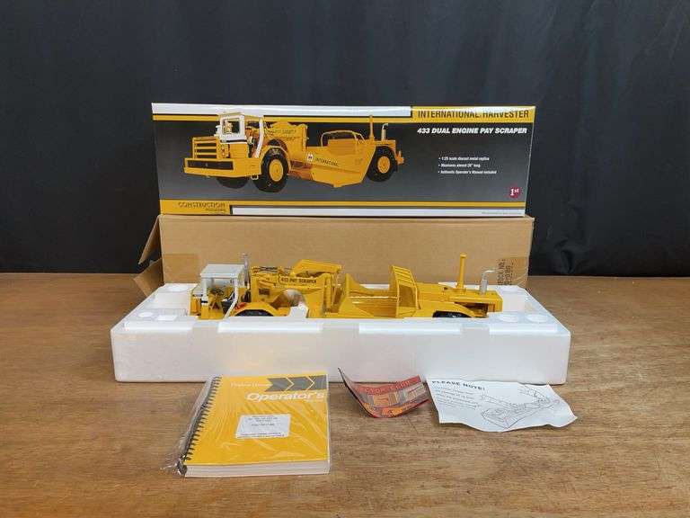 1/25 IH 433 Pay Scraper NIB 1st Gear image