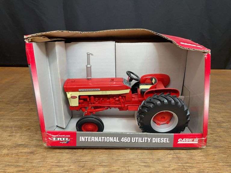 1/16 IH 460 NIB Ertl image