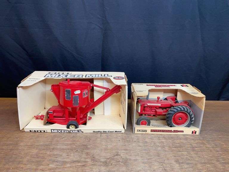 (2) 1/16 IH 650 + Mixer Mill NIB Ertl image