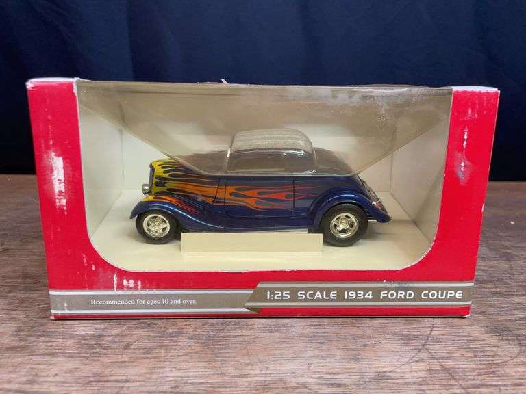 1/25 1934 Ford Coupe NIB 1st Gear image