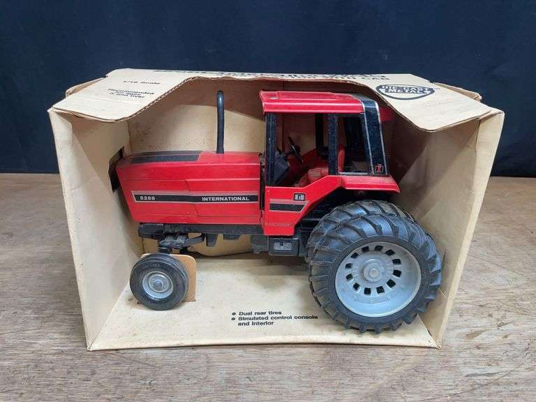 1/16 IH 5288 NIB Ertl image