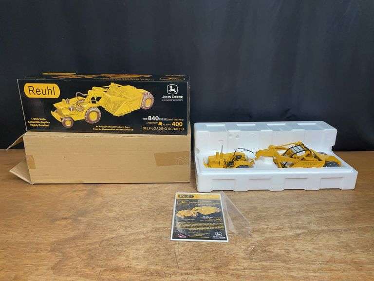 1/24 John Deere 840 Tractor + 400 Scraper NIB Reuhl image
