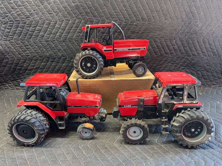 (3) 1/16 International Harvester 5088 + Case International 3294 + Case International 5120 Ertl image