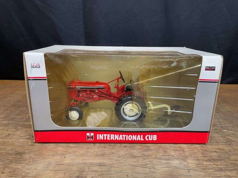 1/16 IH Cub w/Plow 2010 Lafayette NIB SC image