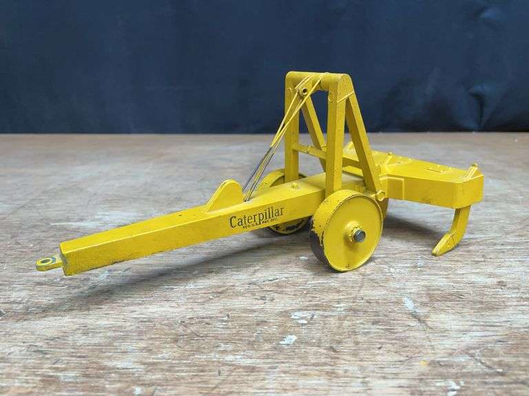 1/24 scale Caterpillar Ripper Reuhl image