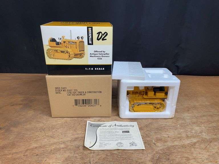 1/16 Caterpillar D2 Crawler 2003 NTTC NIB SC image