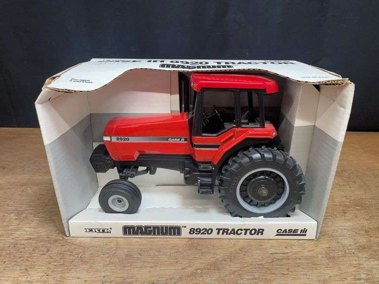 1/16 Case-IH Magnum 8920 NIB Ertl image