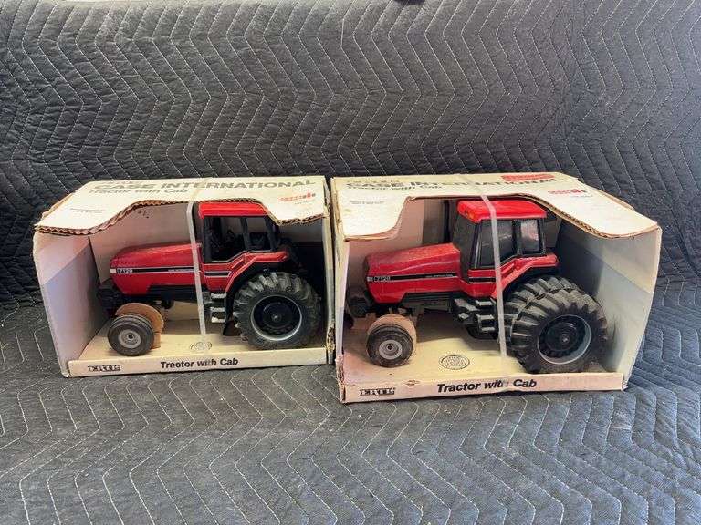 (2) 1/16 Case International 7120 + Case International 7120 Ertl image