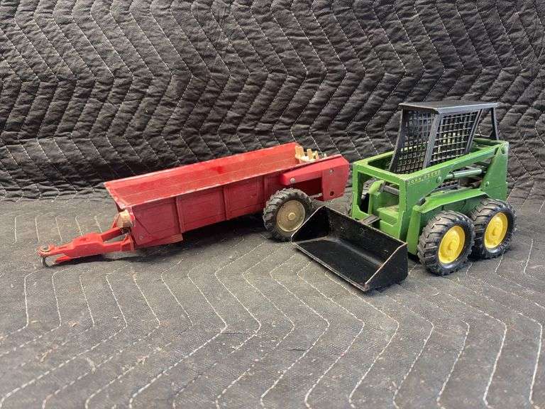 (2) 1/16 John Deere Skid Loader + International Harvester Manure Spreader Ertl image