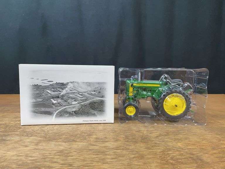 1/16 John Deere 420V 2003 2 Cylinder NIB Ertl image