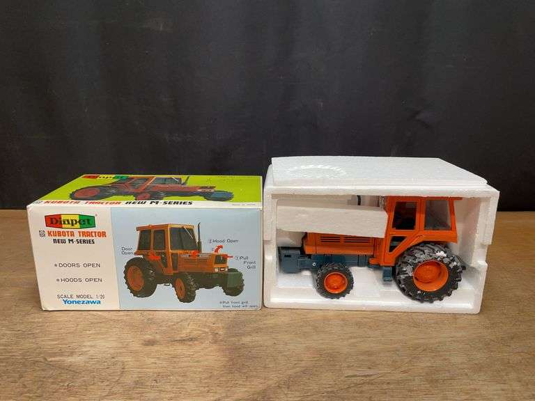 1/20 Kubota M Series NIB Diapet image