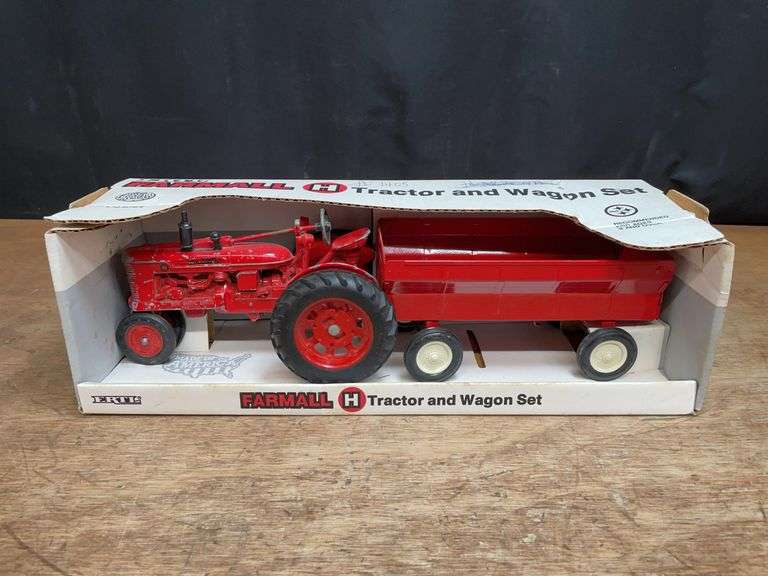1/16 Farmall H + Wagon Set NIB Ertl image