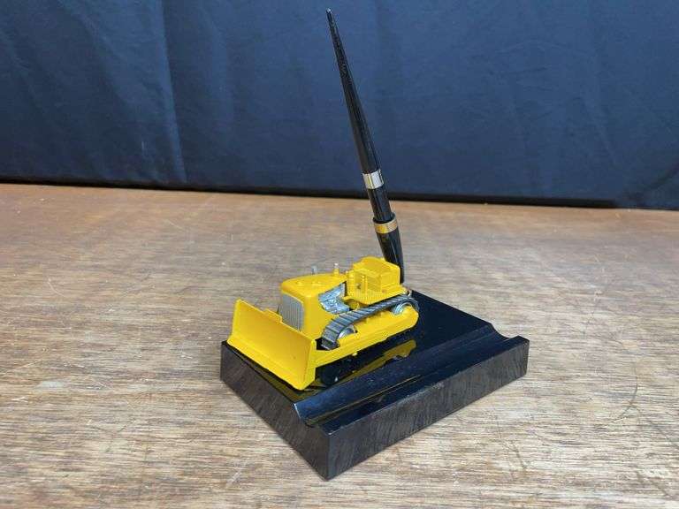 Caterpillar Crawler Desk Pen image
