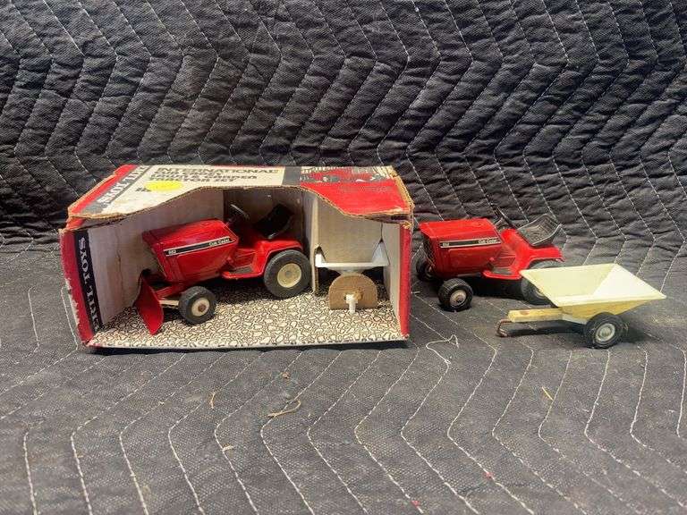 (2) 1/16 Cub Cadet 682 L&G NIB Set + Cub Cadet 682 and Cart Ertl image