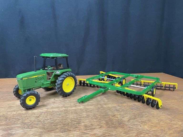 (2) 1/16 John Deere 2550 + Disk Ertl image