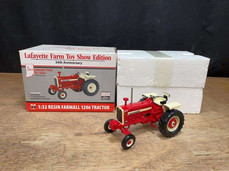1/32 Farmall 1206 2012 Lafayette NIB SC image