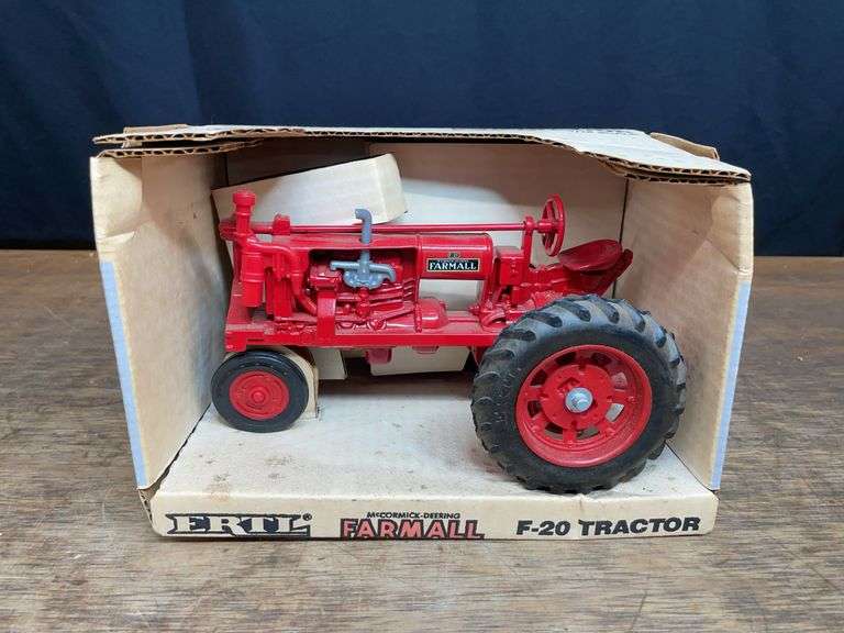 1/16 Farmall F20 NIB Ertl image