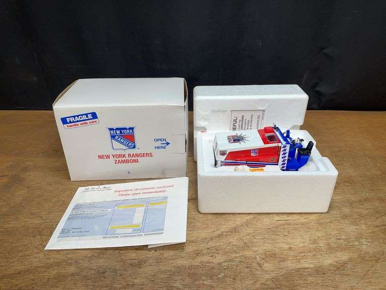 1/24 New York Rangers Zamboni NIB Danbury Mint image