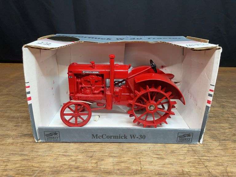 1/16 McCormick-Deering W-30 Special Edition NIB SC image