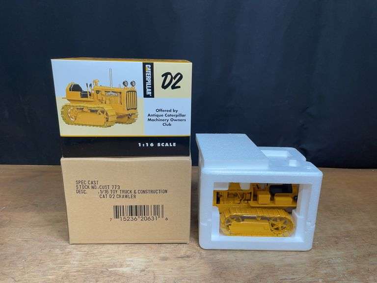 1/16 Caterpillar D2 Crawler 2003 NTTC NIB SC image