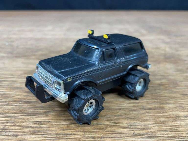 Ford Bronco Stomper 4x4 image