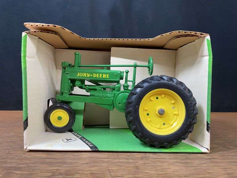 1/16 John Deere A NIB Ertl image