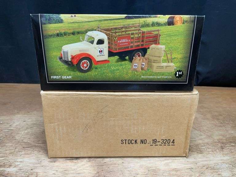 1/34 IH KB-8 Stake Truck NIB 1st Gear image
