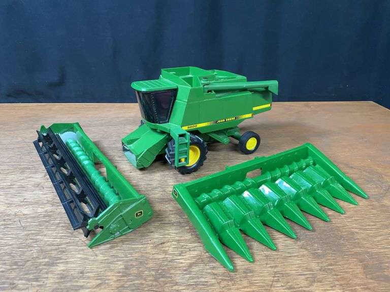 1/28 John Deere 9600 Combine Special Edition Ertl image