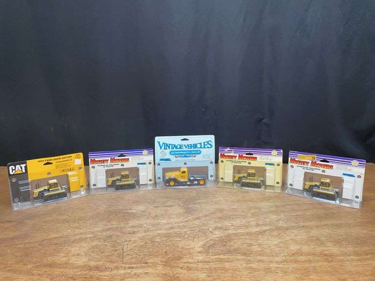 (5) 1/64 Catepillar Challengers + Truck NIB Ertl image