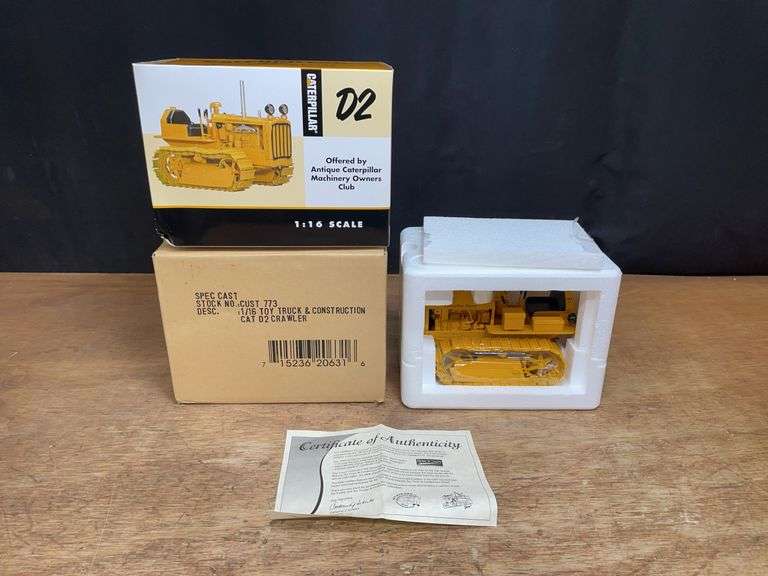 1/16 Caterpillar D2 Crawler 2003 NTTC NIB SC image