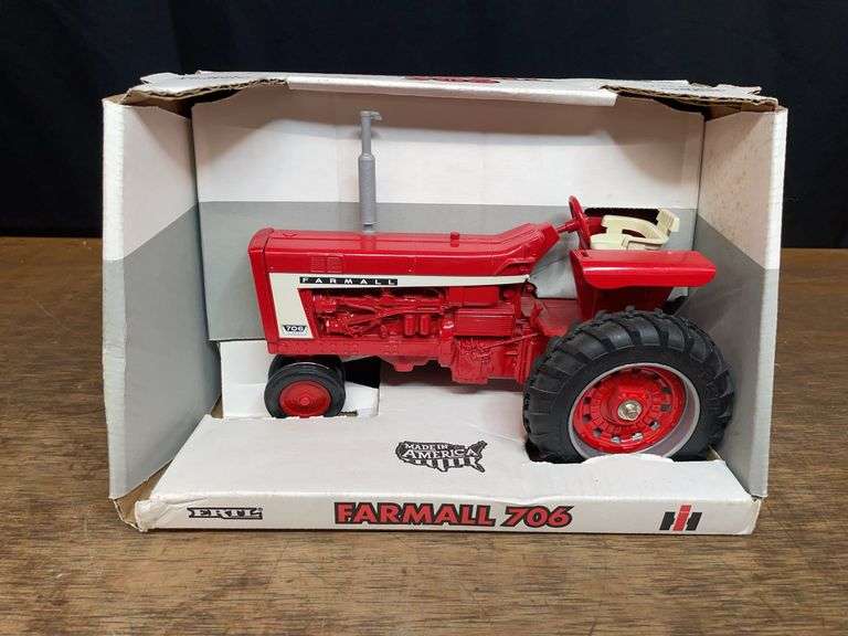1/16 Farmall 706 NIB Ertl image
