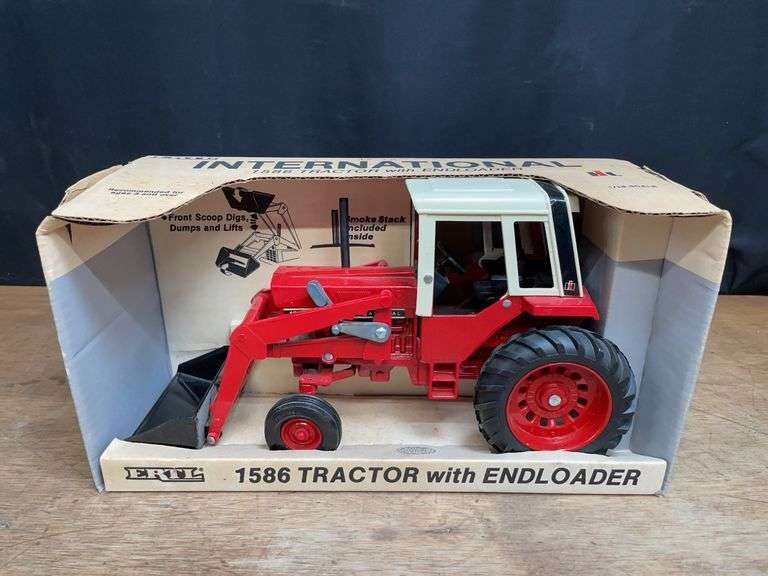 1/16 IH 1586 w/Loader NIB Ertl image