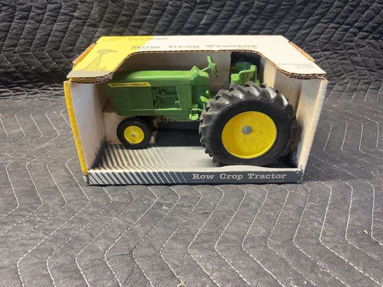 1/16 John Deere Red Rock Threshers Tractor SM image