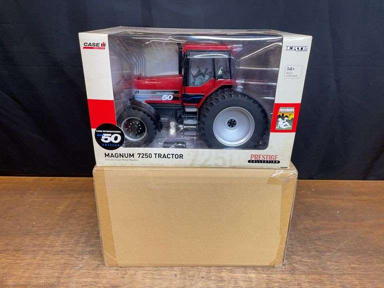 1/16 Case-IH Magnum 7250 2014 NFTM NIB Ertl image