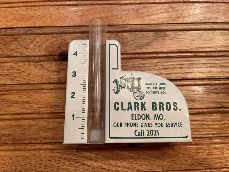 John Deere Rain Gauge image