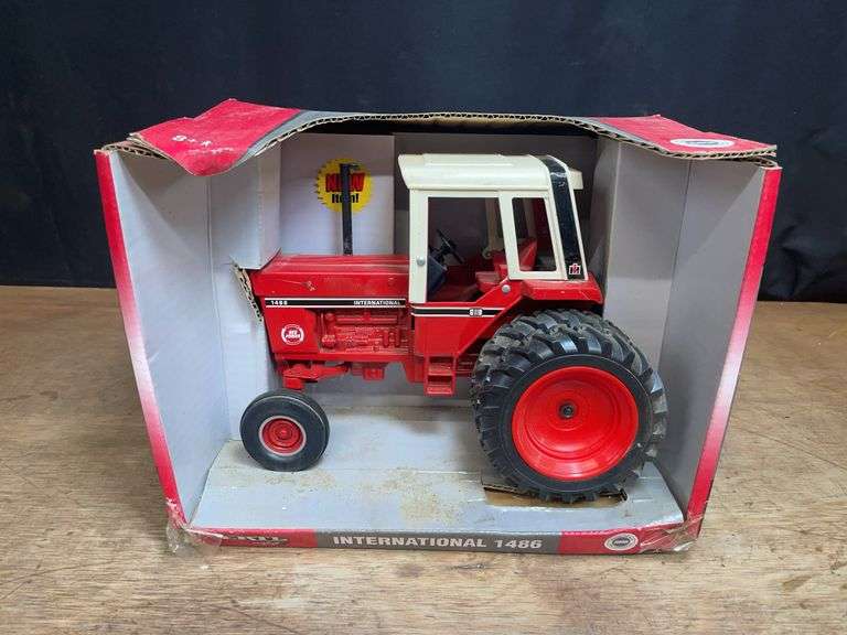 1/16 IH 1486 NIB Ertl image
