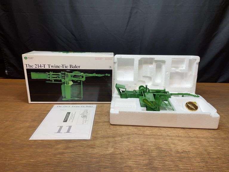 1/16 John Deere 214-T Baler Precision NIB Ertl image